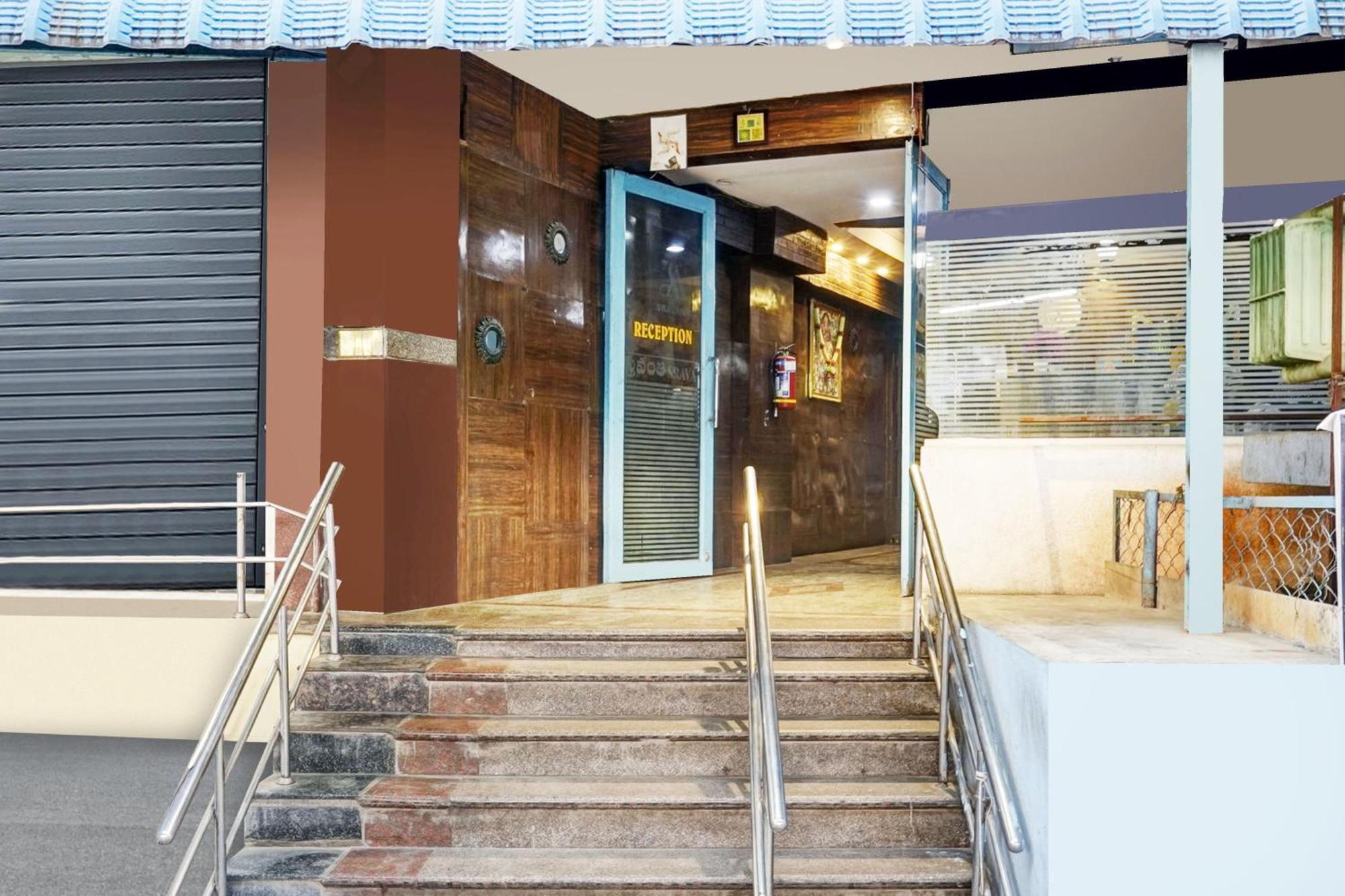 Super Hotel O Padmavathi Puram Near Railway Station 티루파티 외부 사진
